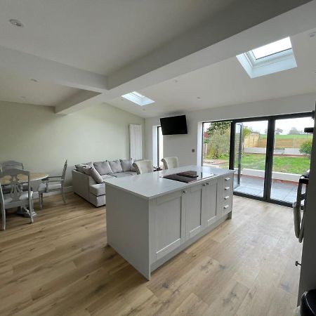 Newly Renovated 3 Bed Property - Countryside Views Dunstall ภายนอก รูปภาพ