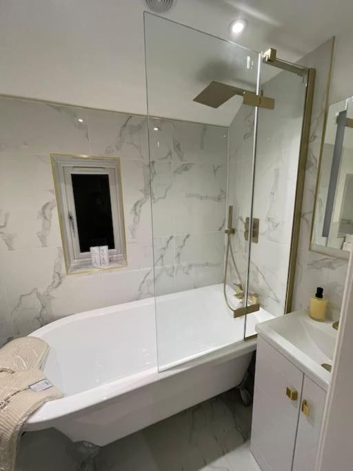 Newly Renovated 3 Bed Property - Countryside Views Dunstall ภายนอก รูปภาพ